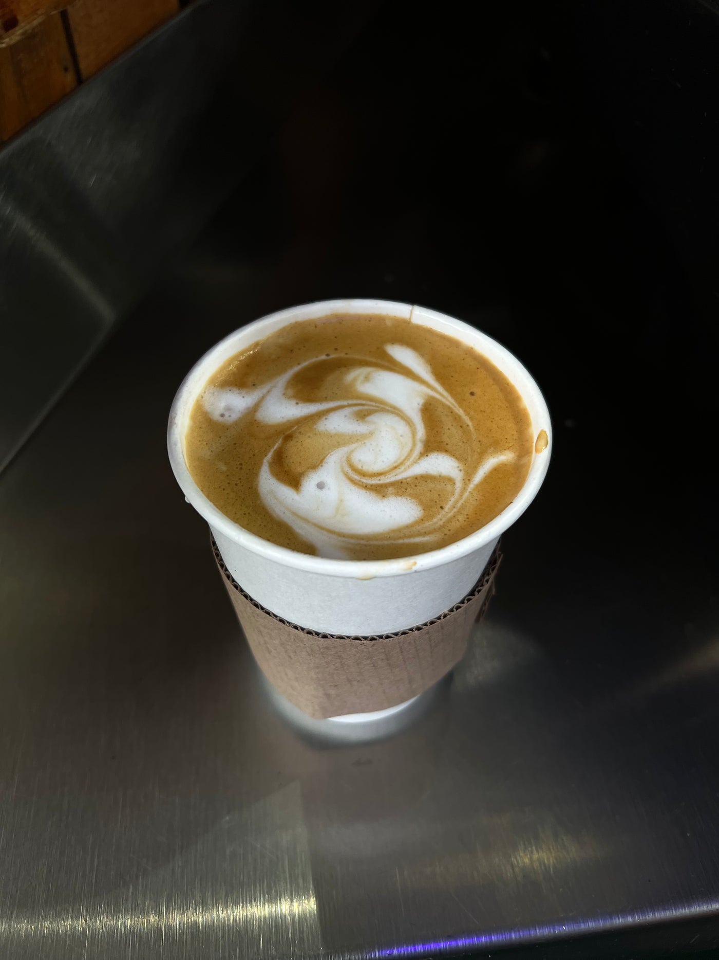 Latte art en la barra de Albor, cafetería en Coyoacán